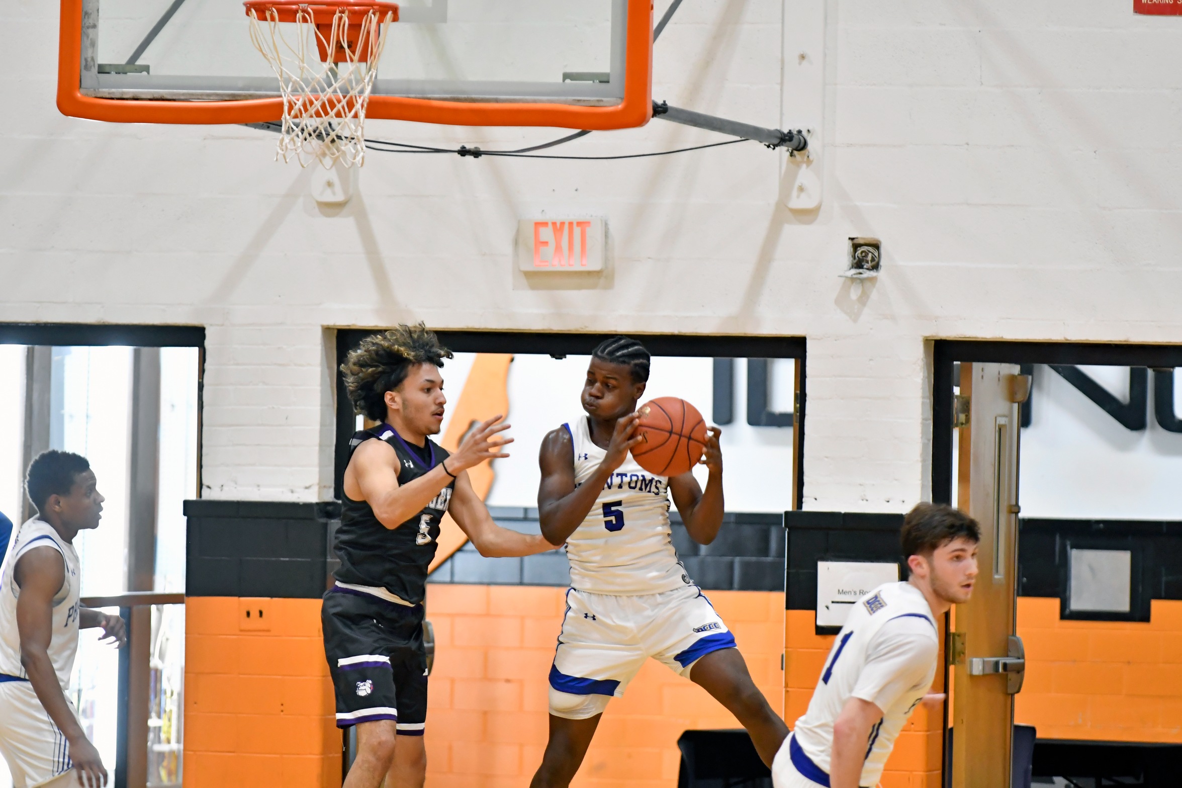 DCCC Digs Out 51-48 Victory Over Williamson